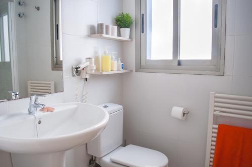 Apartamentos Castellmar Castelldefels Buitenkant foto